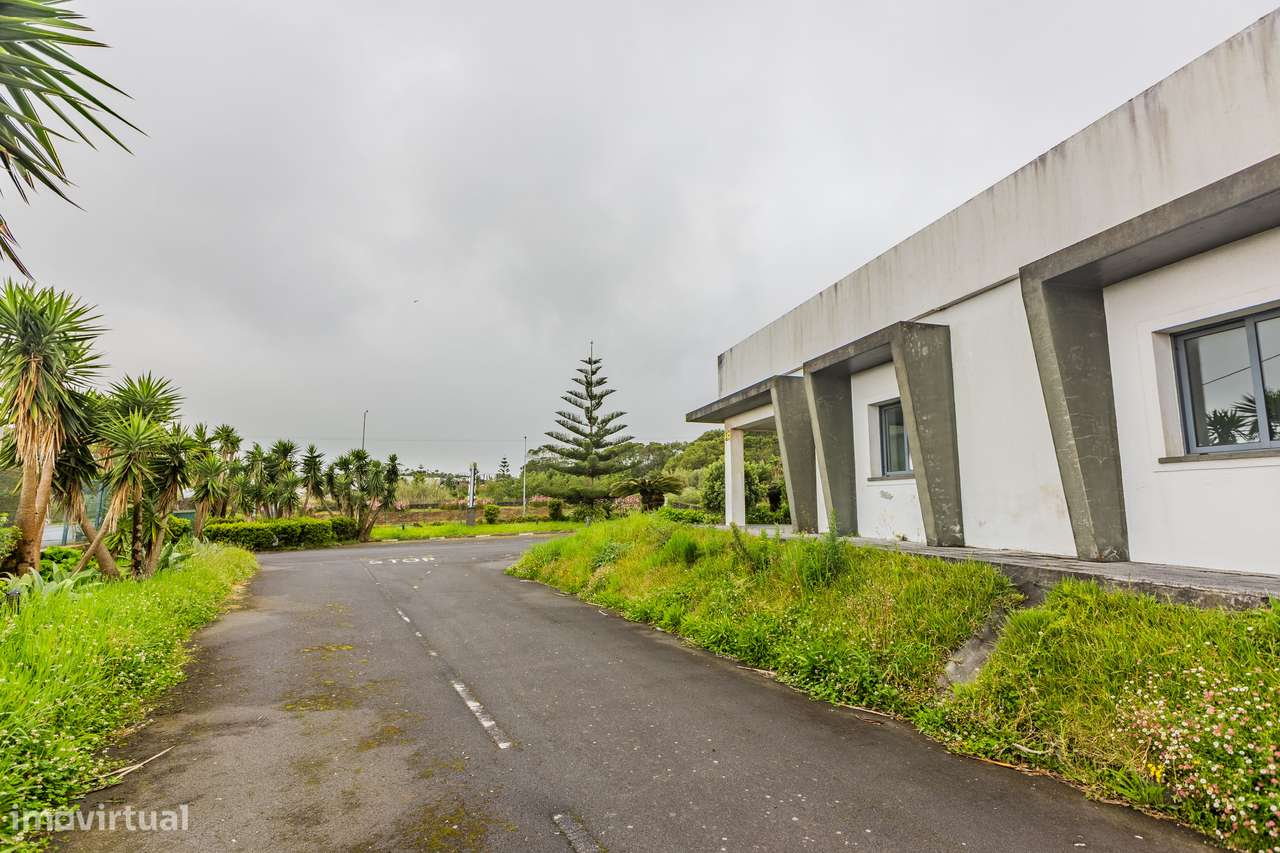 Edifício Comercial - Estrada  Regional da Ribeira Grande - Grande imagem: 4/24