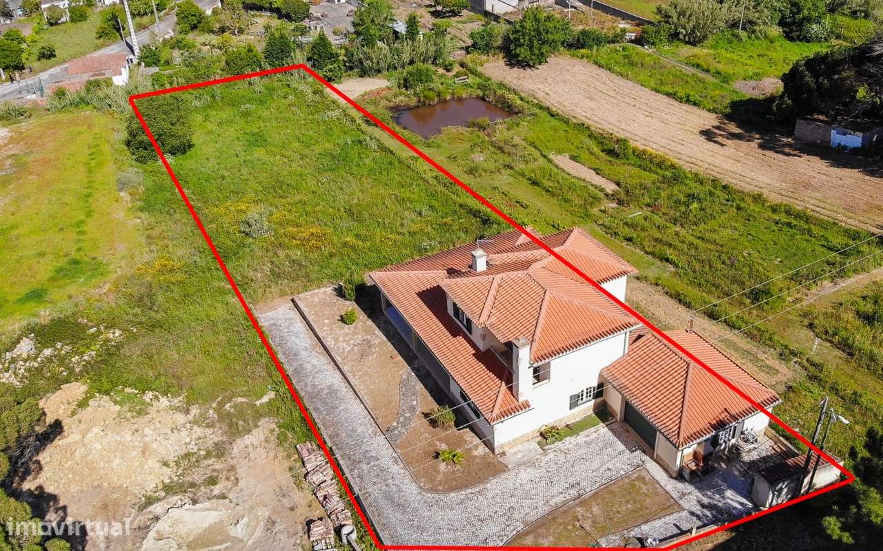 Moradia T4 isolada com logradouro de 2.200m²-5