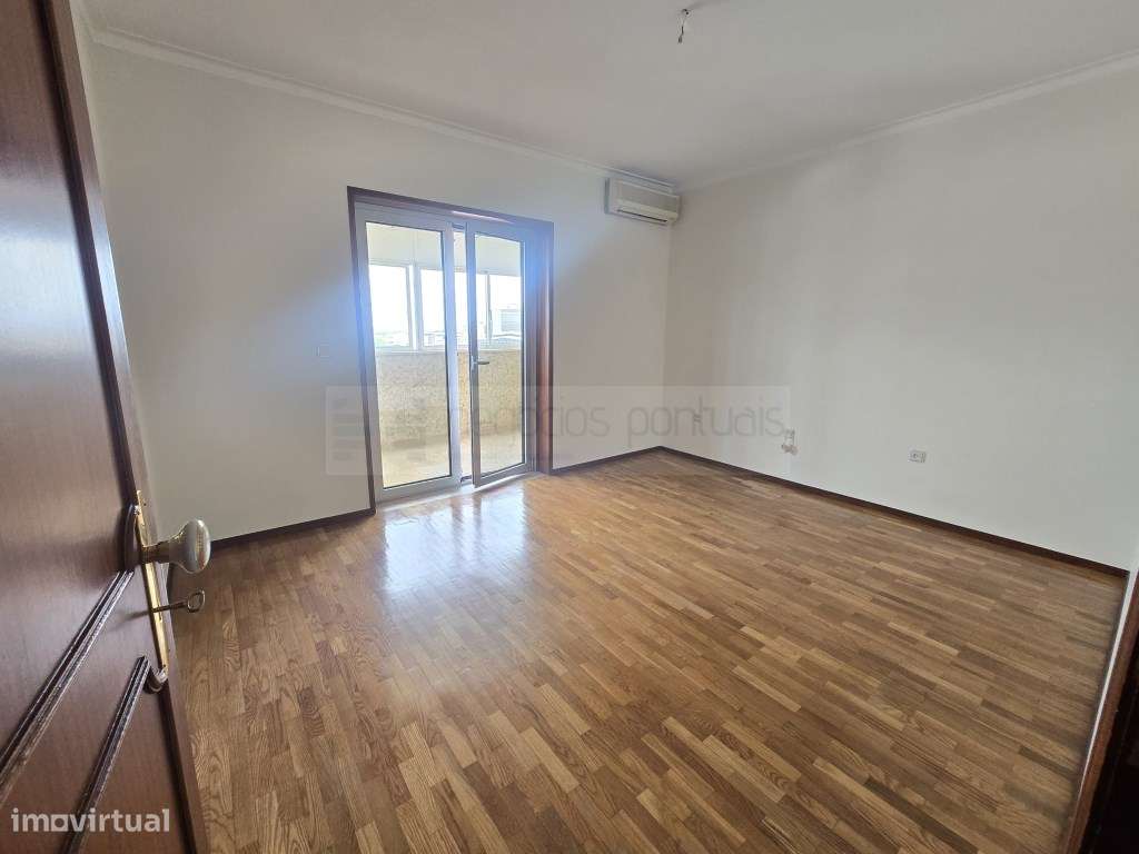 Apartamento T3 ultimo andar com terraço e marquise, garagem individ...-24