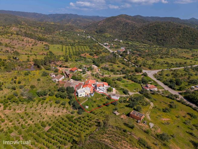 Moradia Tradicional Algarvia com Anexo e Terreno Amplo em Casa Branca,-0