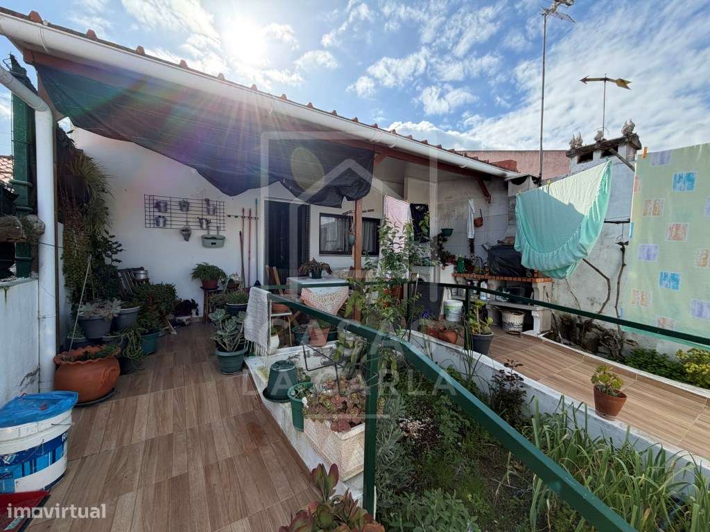 Moradia T2 remodelada com quintal em Alfundão-15