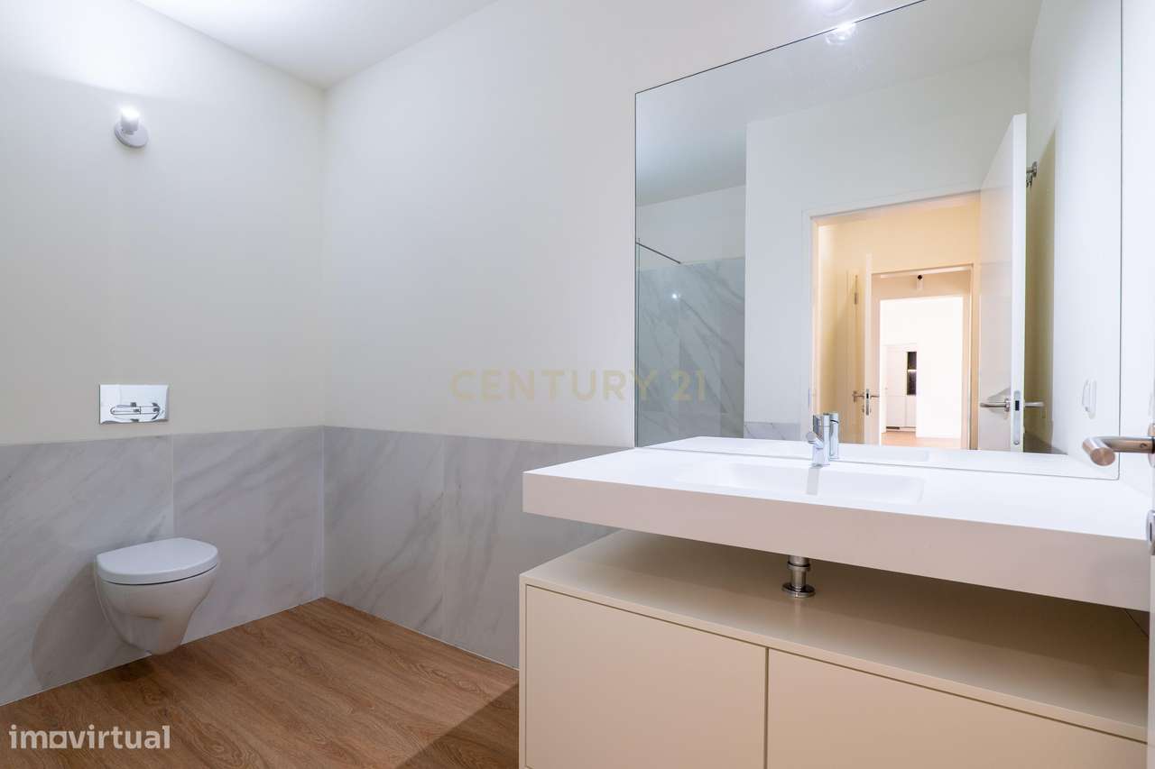 Apartamento T2 praticamente novo , nas Antas, Porto-22