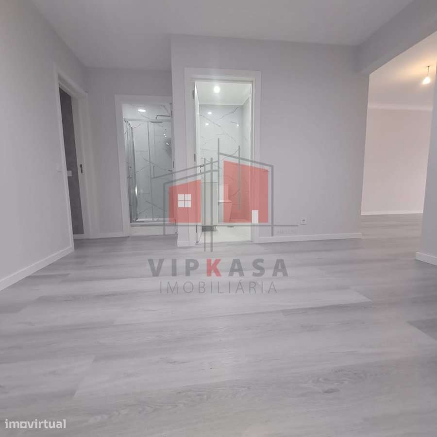 Apartamento T2 em Quarteira (Remodelado)-3