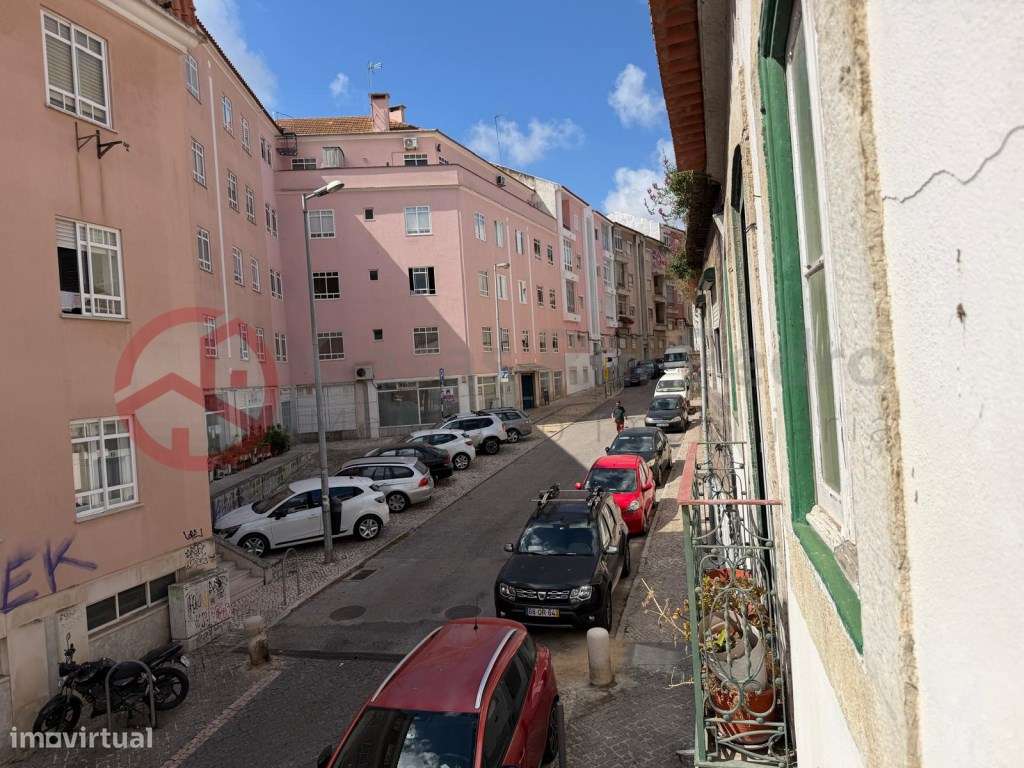 Predio Para Reabilitacao Total No Centro De Cacilhas
