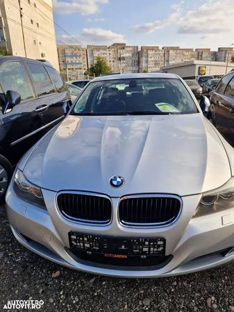 BMW Seria 3 320i Aut. - 12