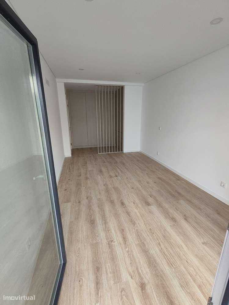 Oferta 1% do valor de aquisição - Moradia T2 com Piscina e Garagem-19