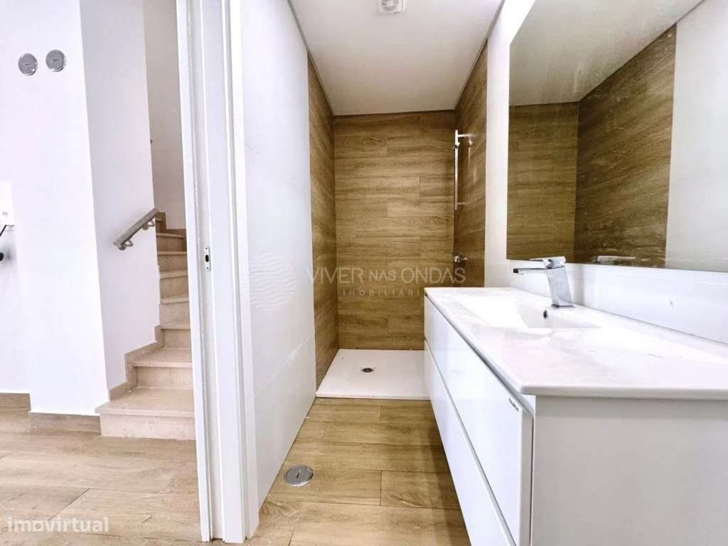 Moradia T4 de Luxo na Nova Urbanização da Caparica.-25