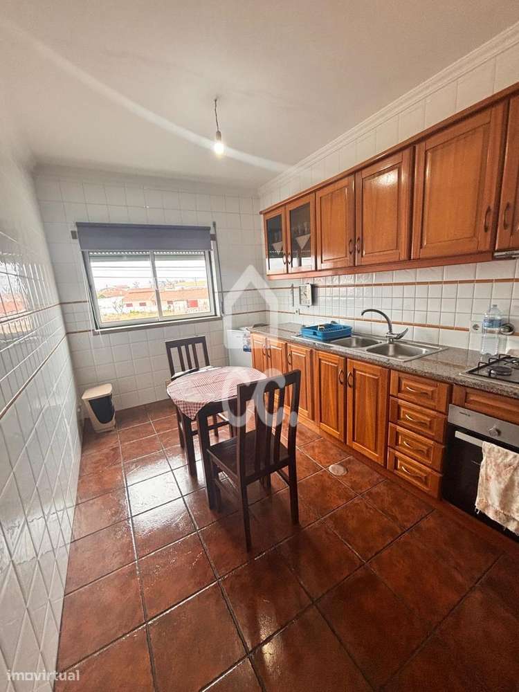 Apartamento T2, com arrecadação privativa no sotão e garagem individua-4
