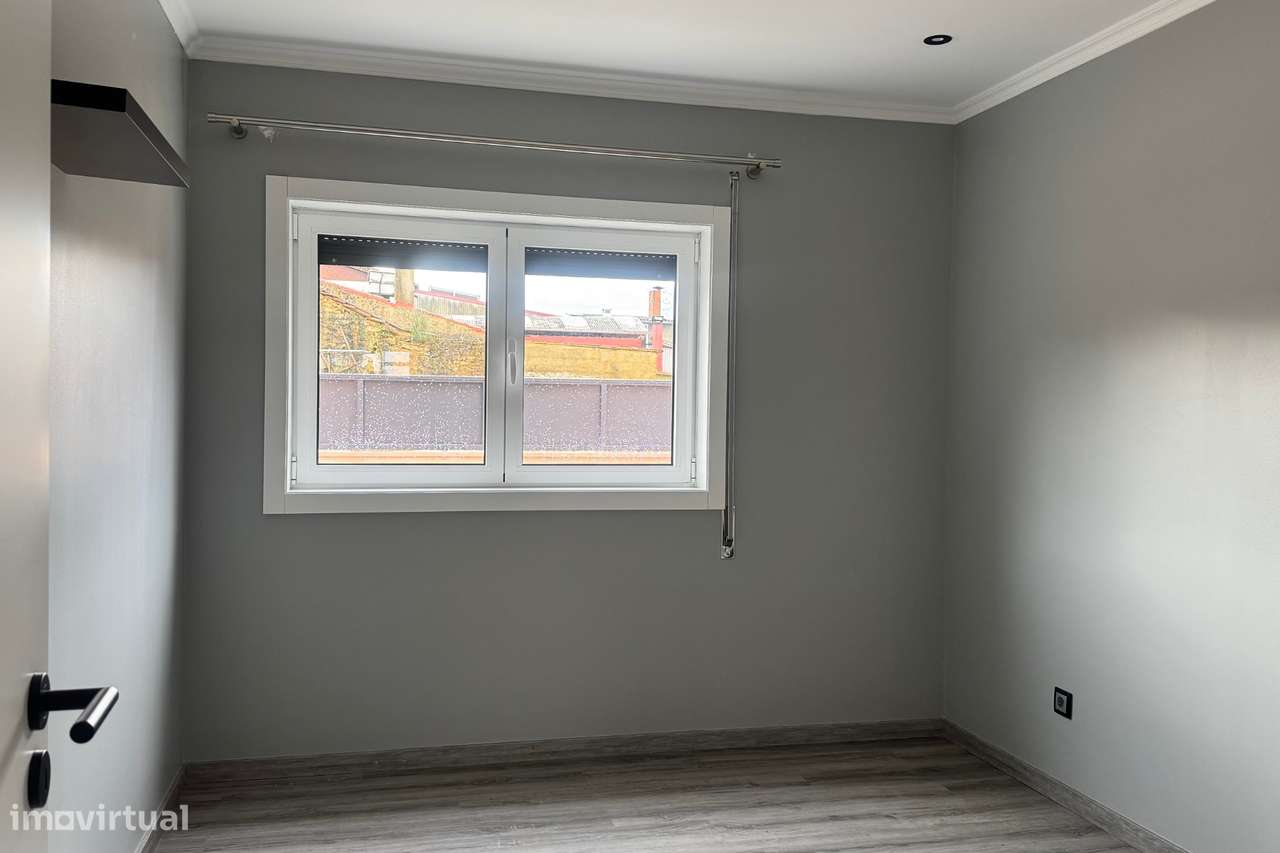 Moradia T3 em Chipar de Cima, Vilarinho do Bairro-6