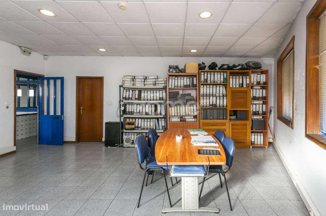 Oficina Automóvel Equipada e armazém para venda em Baguim do Monte-25