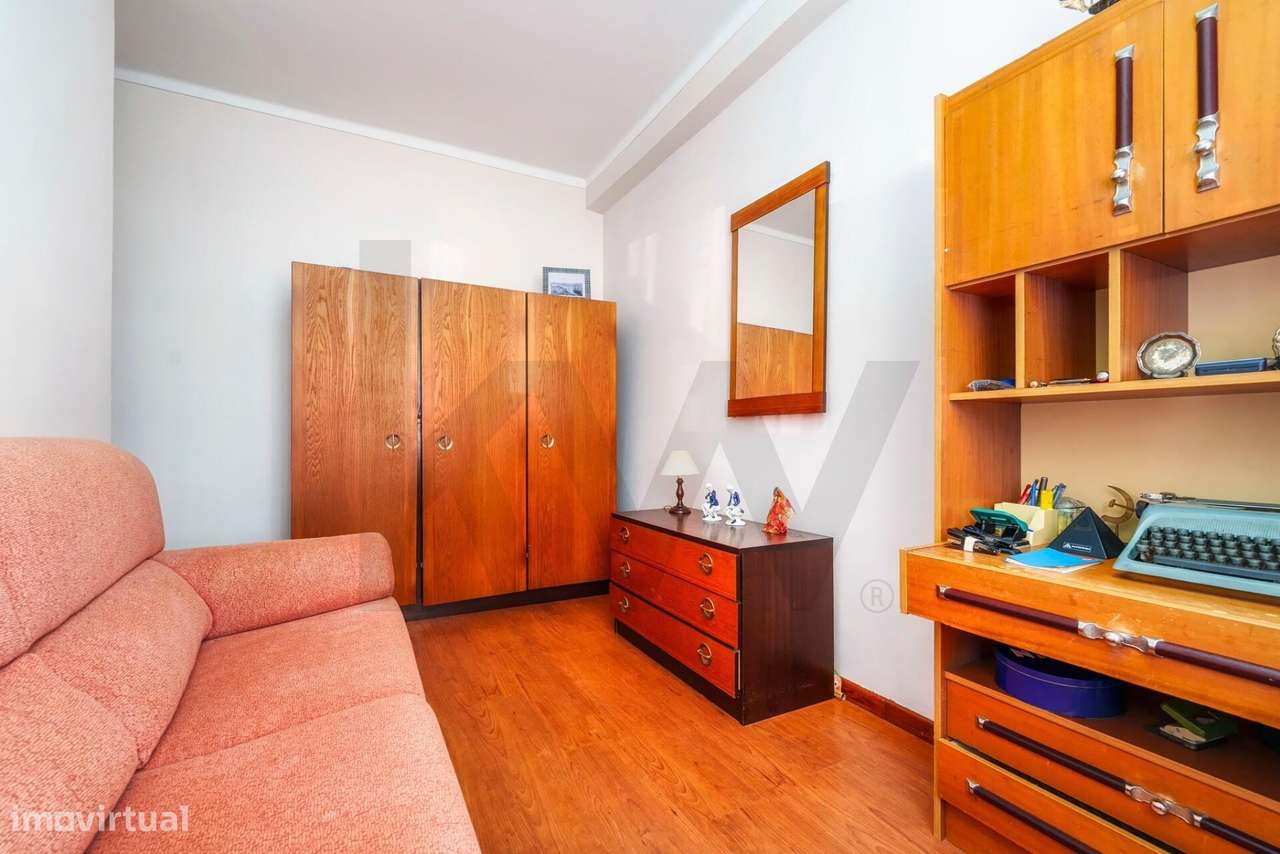 Apartamento T3 com espaço exterior no centro de Vila Real de Santo Ant-16