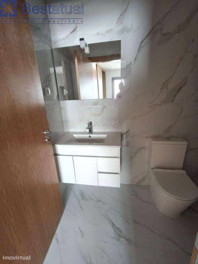 Apartamento T3 c/Lugar de Garagem P/ 2 Carros-27