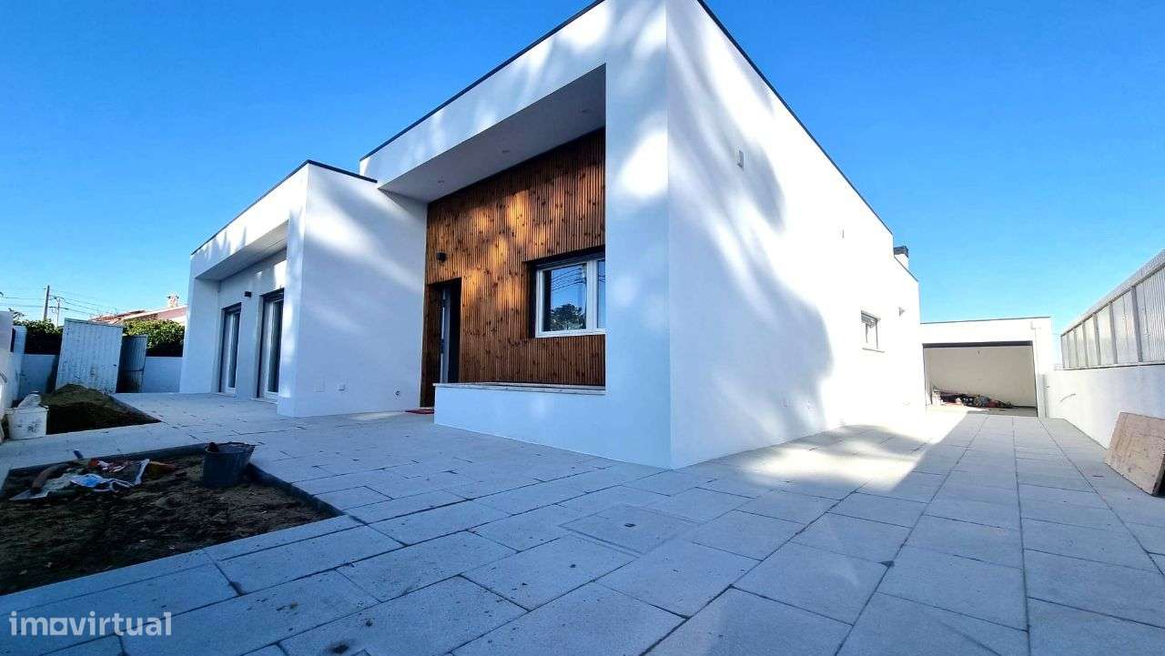 Moradia Térrea, com piscina – Azeitão-1