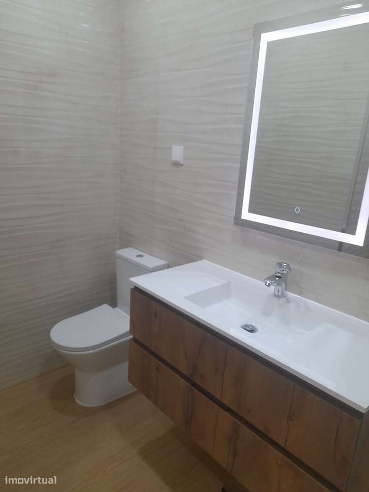 Apartamento T2 com varanda na Baixa da Banheira-21