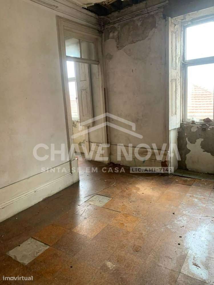 Moradia V1 Para Recuperar em Vilar do Paraíso - Grande imagem: 4/7