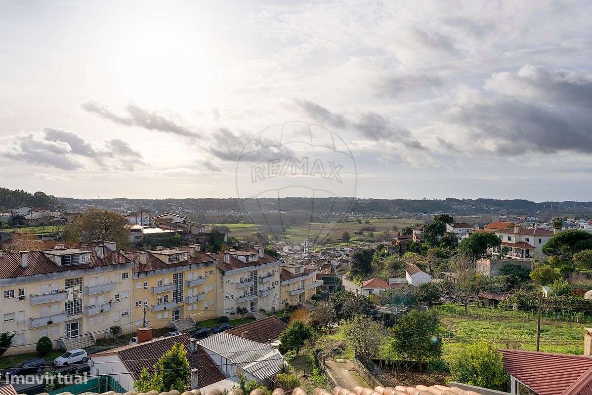 Moradia T5 com eficiência energética e vistas desafogadas em Assequins-39