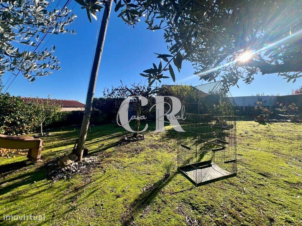 Excelente moradia térrea e independente com jardim em Arega - Figueiró-5