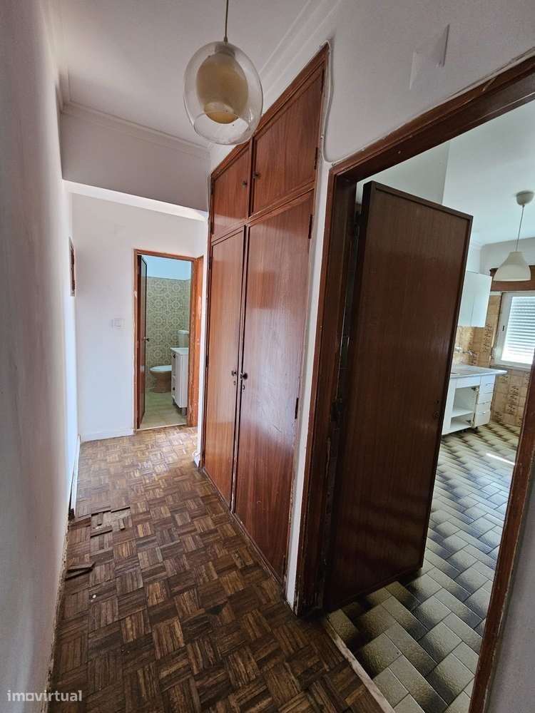T2 na Amadora – Oportunidade para Remodelação Total - Grande imagem: 3/12