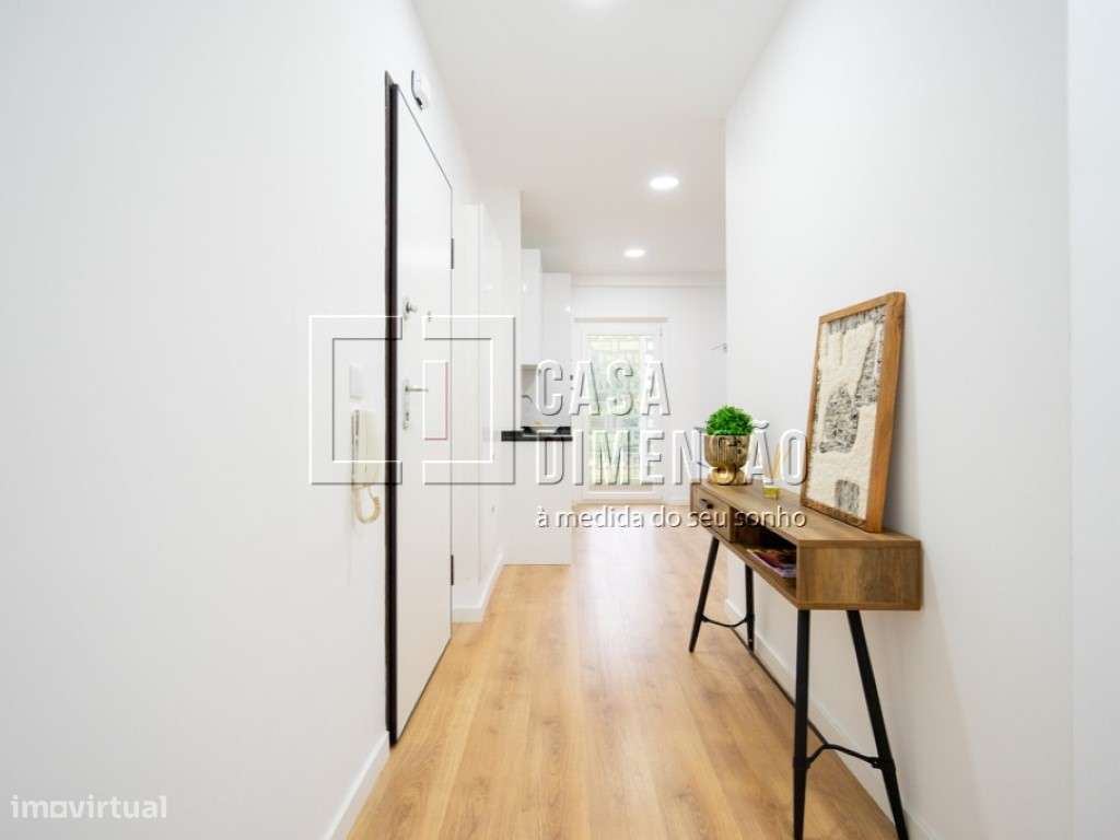 Apartamento de tipologia T3 com varanda, mobilado e equipado em Ben...-2