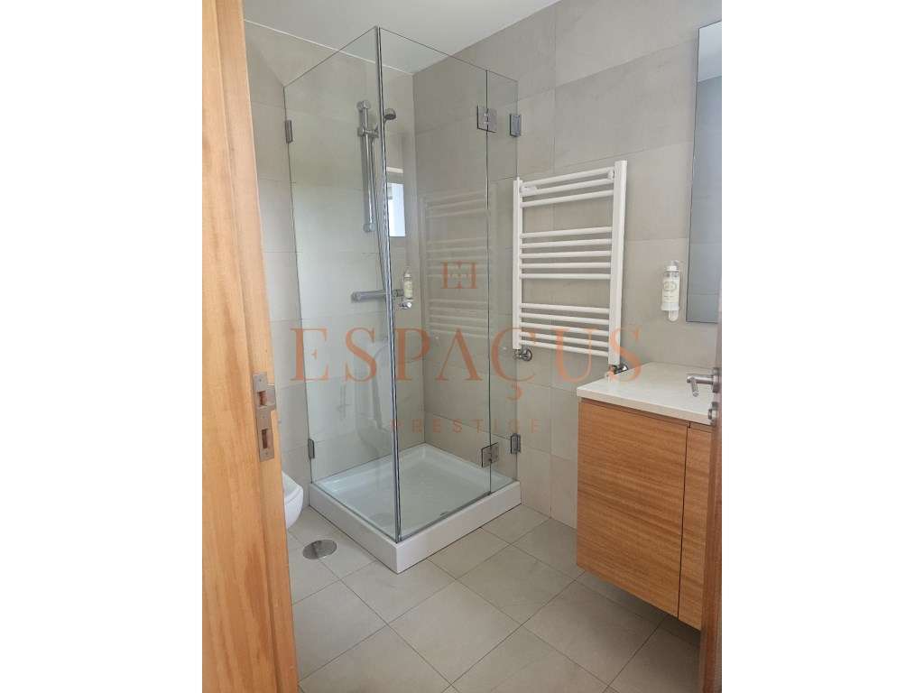 Moradia V4 com Vista Mar - Um Refúgio de Conforto e Elegância-50