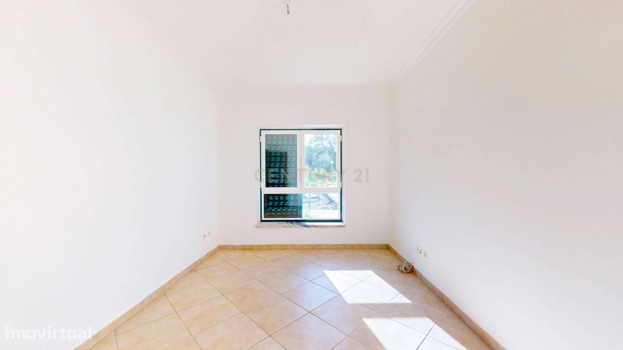 Moradia T4 em Alverca, com Jardim e Garagem-5
