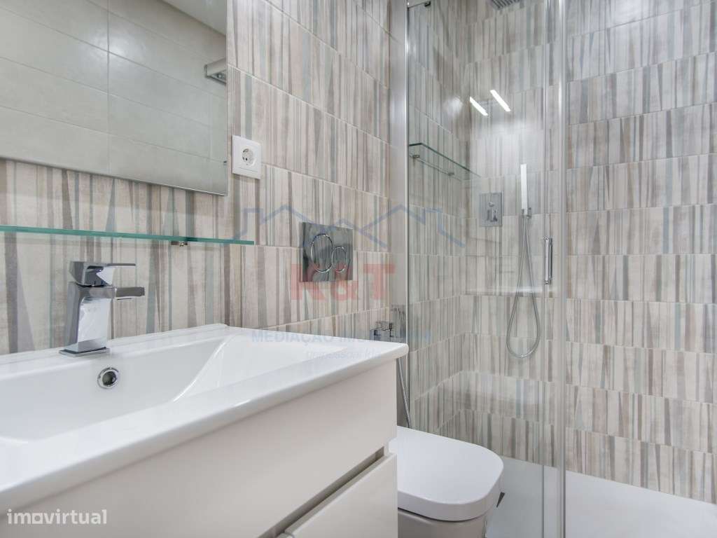 T2 na Praia da Rocha totalmente Remodelado-10