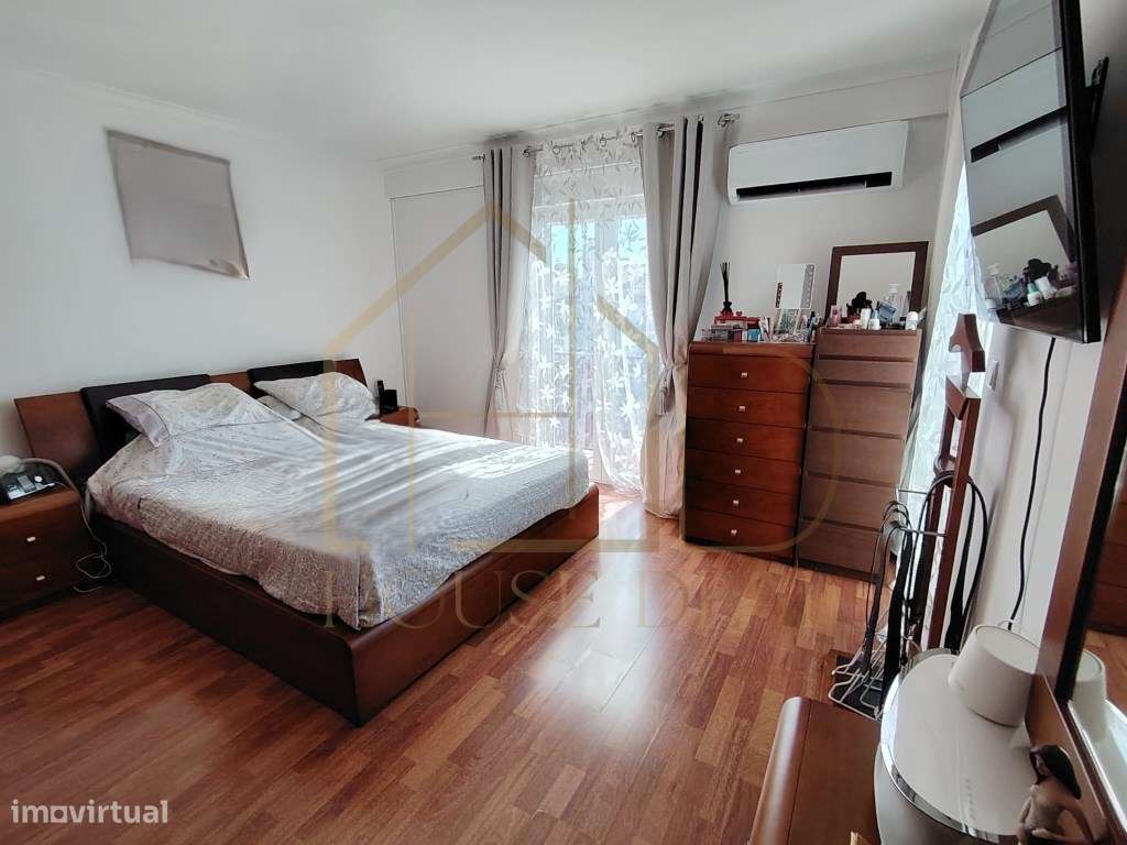 ESPAÇOSA Moradia T4 com Garagem. Stº António da Charneca. Barreiro-18