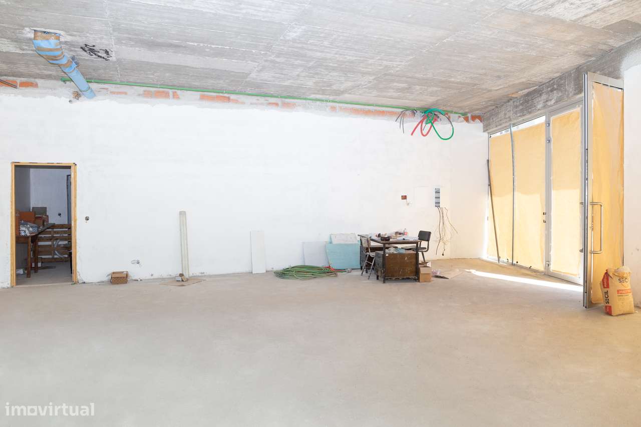 Loja Nova, em localização Premium, na Avenida Beato Nuno – Fátima - Grande imagem: 4/12