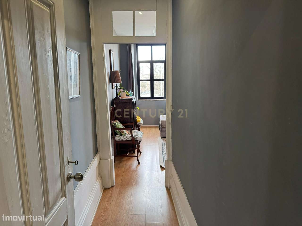 Prédio de Charme na Praça da República – Centro do Porto-5