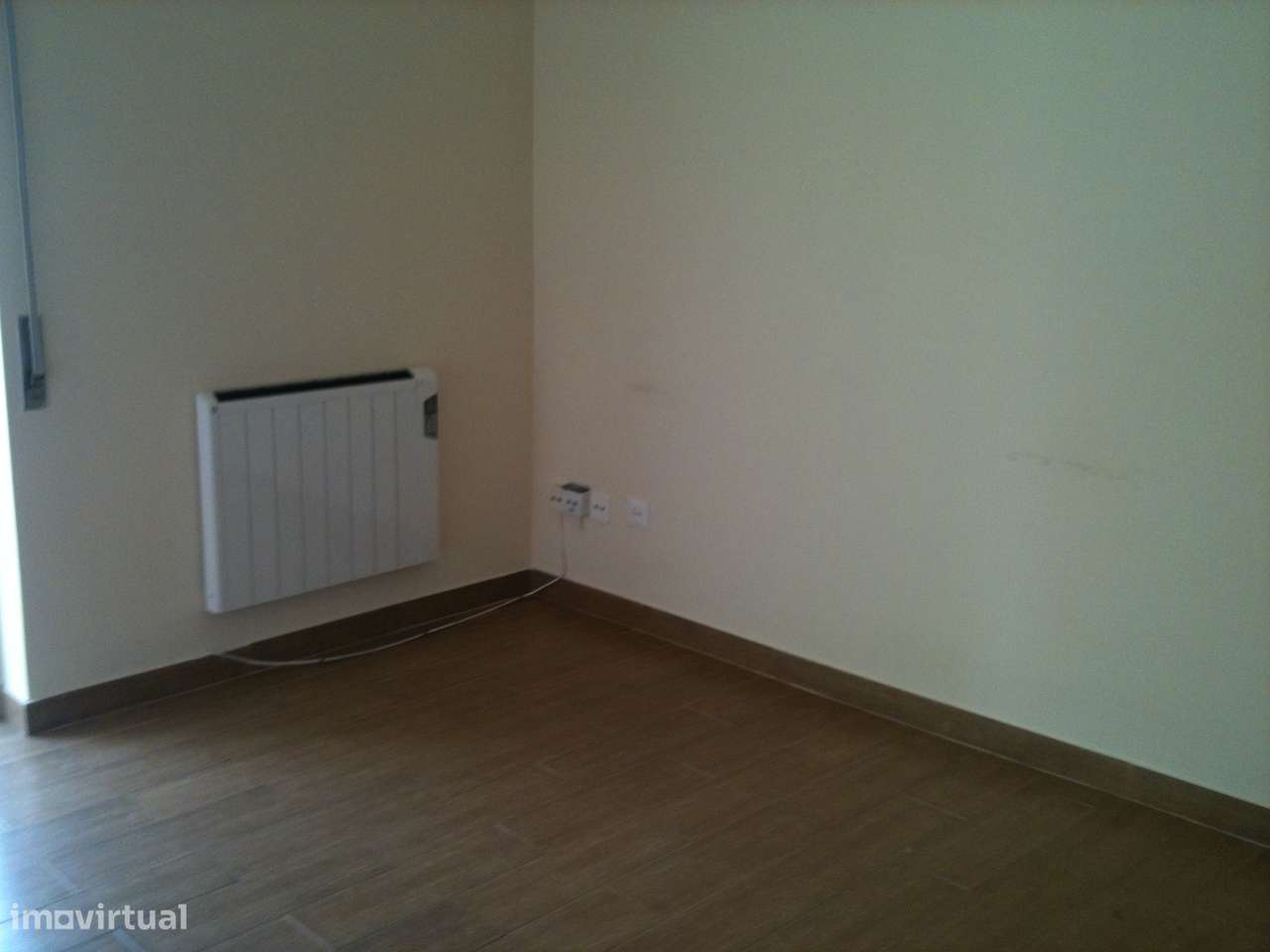 Carnaxide, T2 s/moveis, 1 casa de banho, despensa - Grande imagem: 2/9