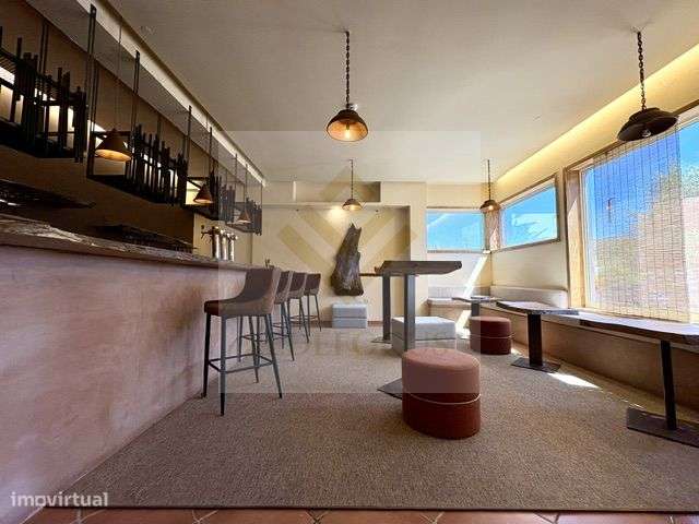 Trespasse / Arrendamento de Restaurante Moderno com Forno a Lenha em S-5