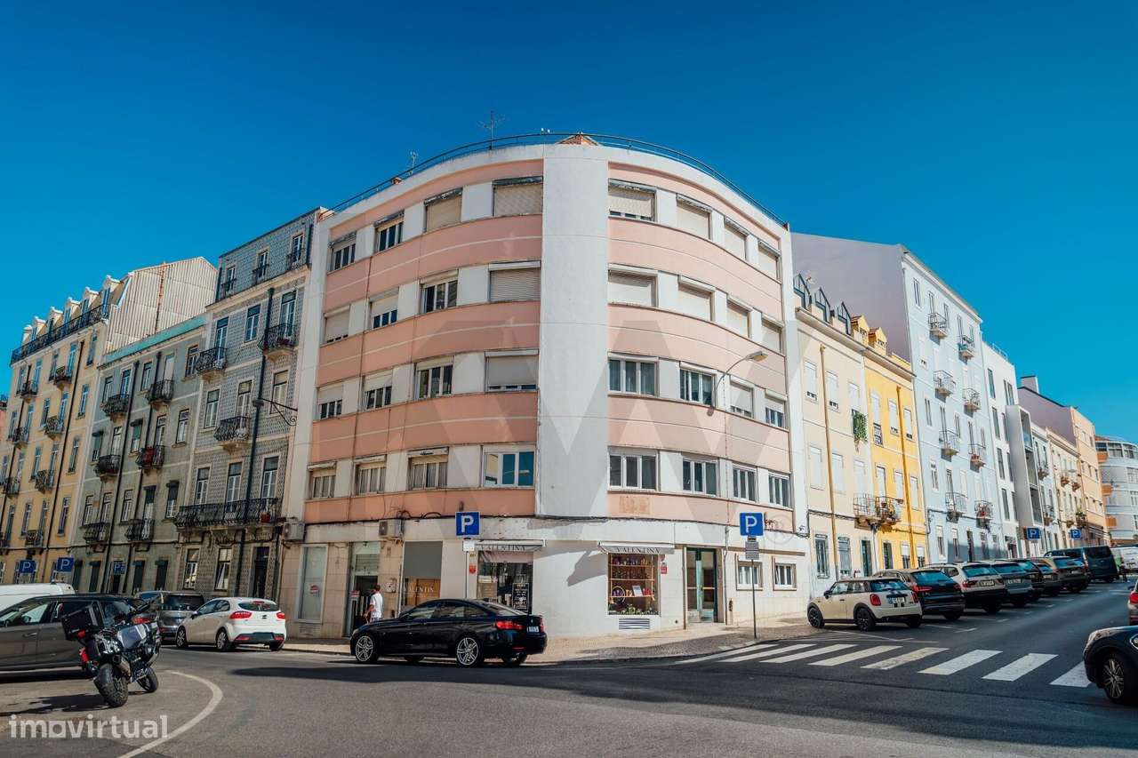 T3 totalmente remodelado junto ao Jardim da Parada | Campo de Ourique-0