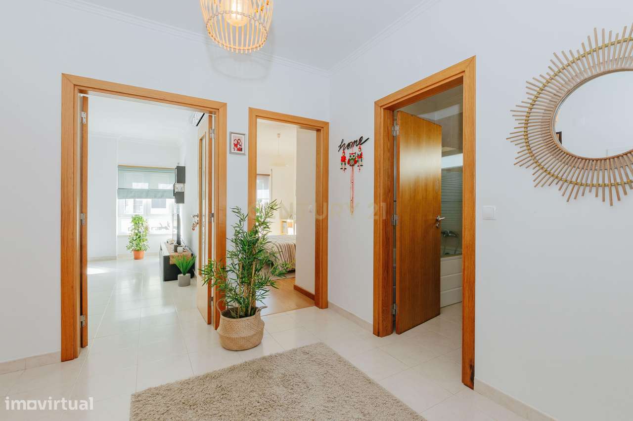 Apartamento T2 com Vista Panorâmica em Localização Privilegiada - Grande imagem: 4/36