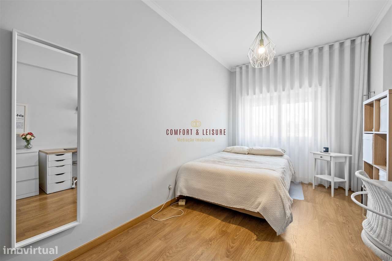 Apartamento com 4 quartos, 2 wc, parqueamento e arrecadação na Ramada,-26