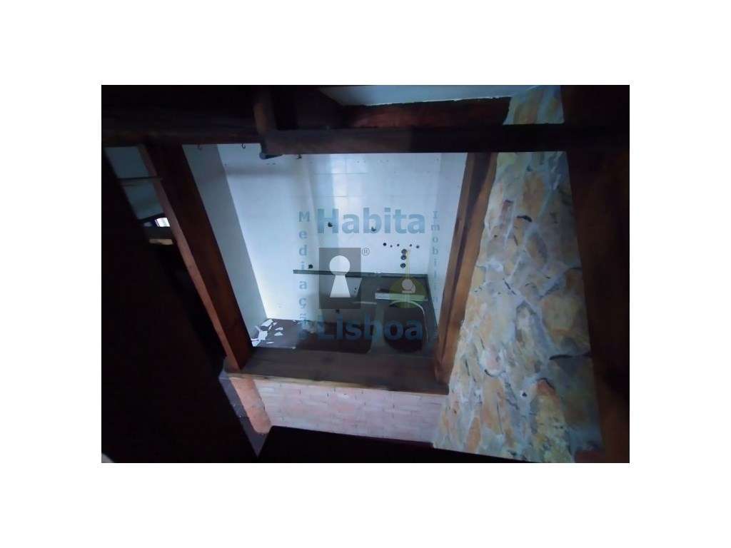 Moradia remodelada com terraço Junto à Baia do Seixal-6