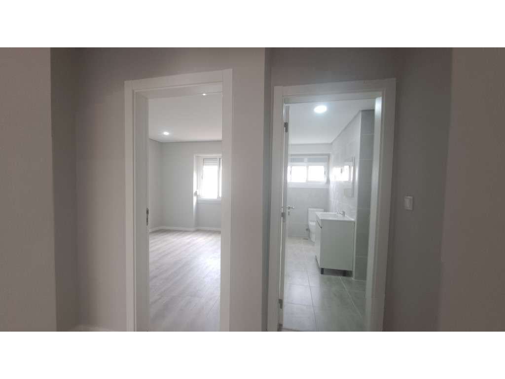 Apartamento T2 Almada Centro Recuperado-23
