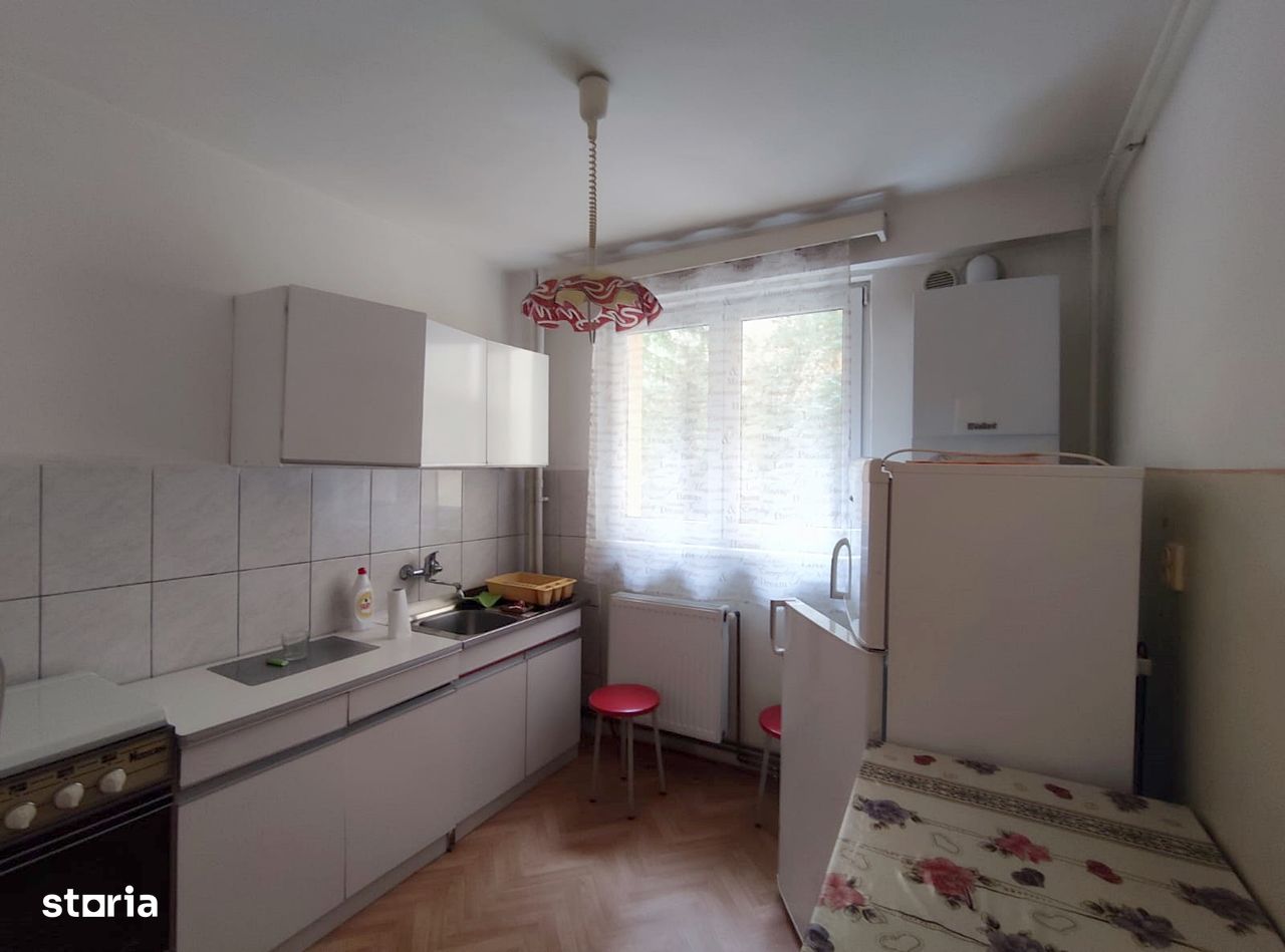 Apartament semidecomandat cu 3 camere, zona Griviței.