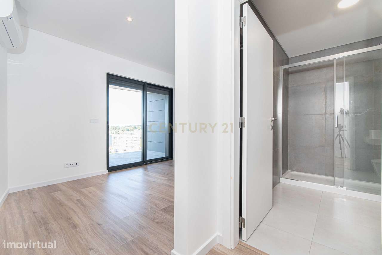 Penthouse T5 de luxo com vista rio – Carnaxide-17