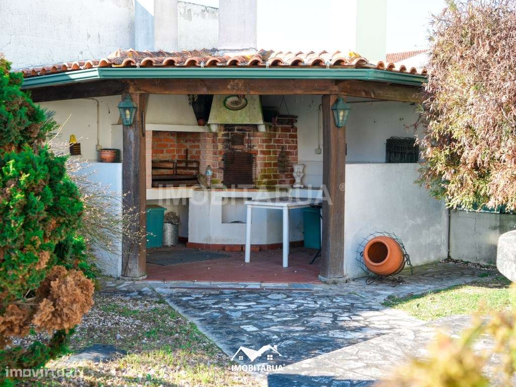 Moradia T5 com Piscina (Jacuzzi Integrado), Jardim e Churrasqueira-38