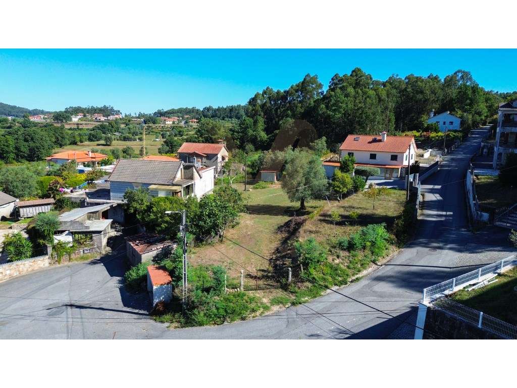 Terreno 1639.2m² para Construção | Cabaços - Ponte de Lima-0