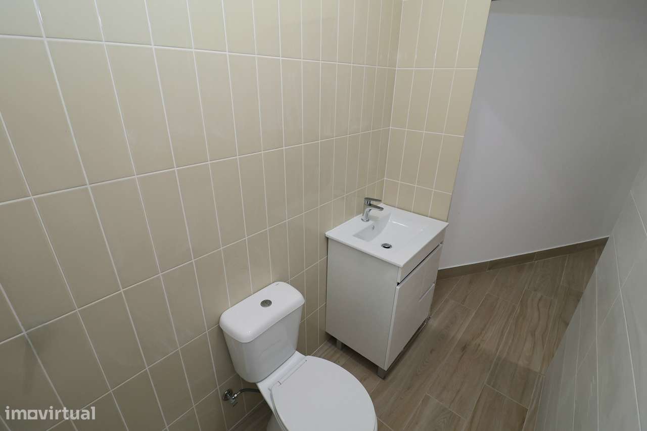 Venda de atelier convertido em habitação a estrear T4 Venteira Amadora-6