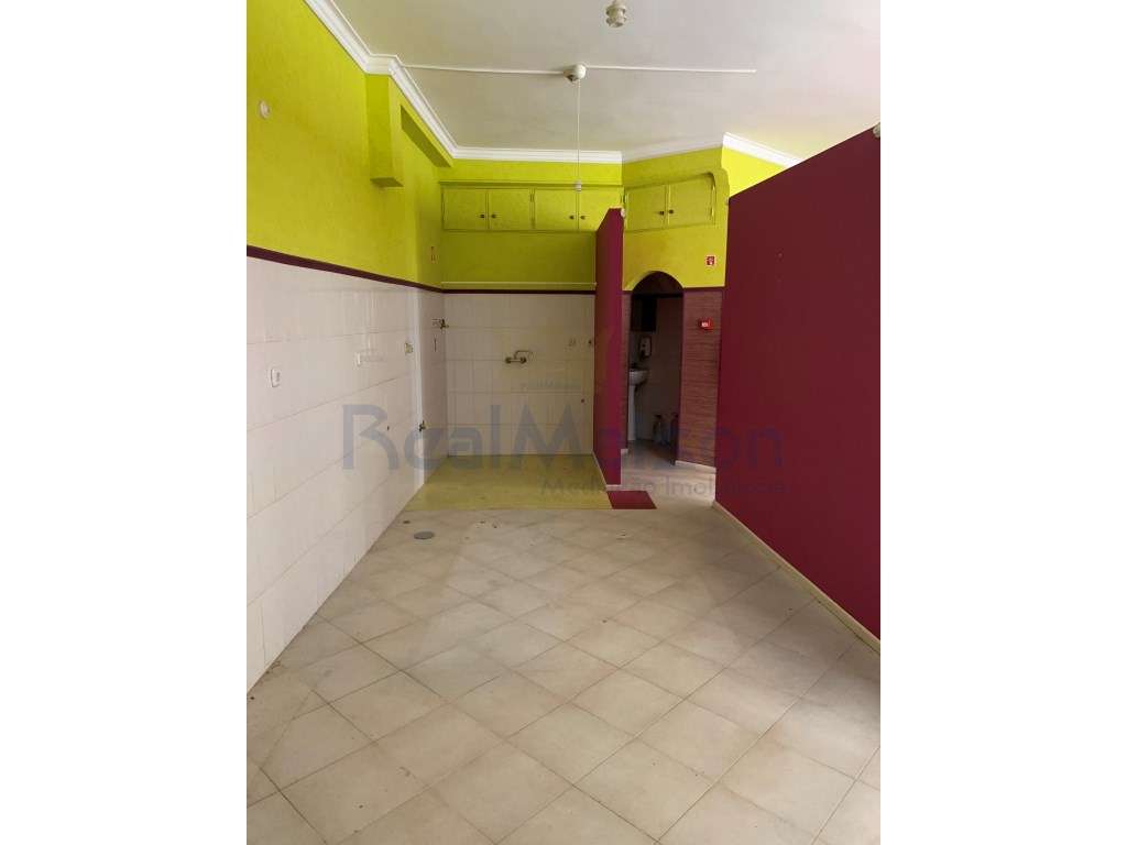 Arrenda-se Loja de rua em Ouressa - Mem Martins - Grande imagem: 4/6