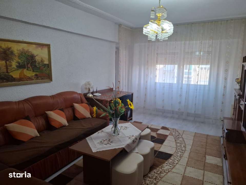 Apartament 4 camere  decomandate cu vedere pe doua parti in Nadlac-11