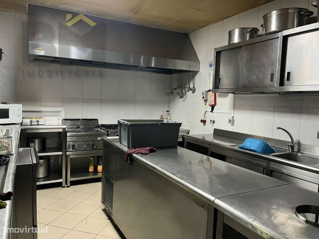 Restaurante/churrasqueira em pleno funcionamento, localizado em Cas... - Grande imagem: 4/16