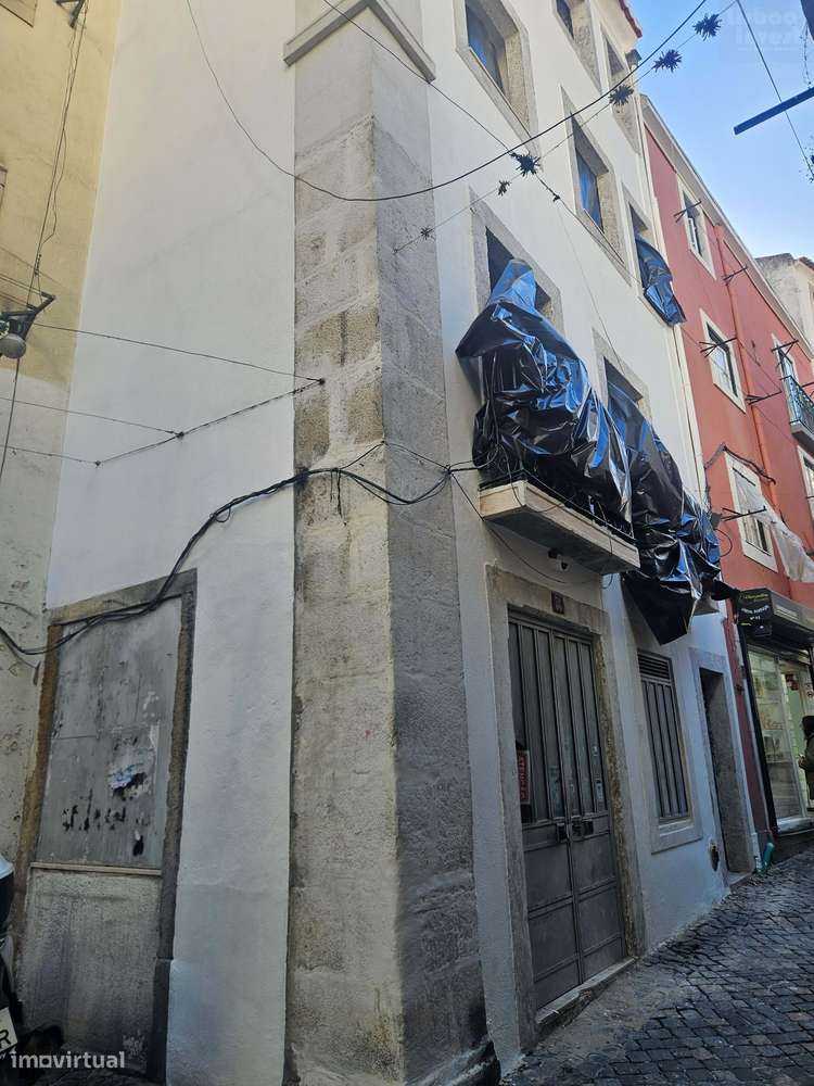 Vendo T2 para remodelação em predio totalmente remodelado - Grande imagem: 2/41