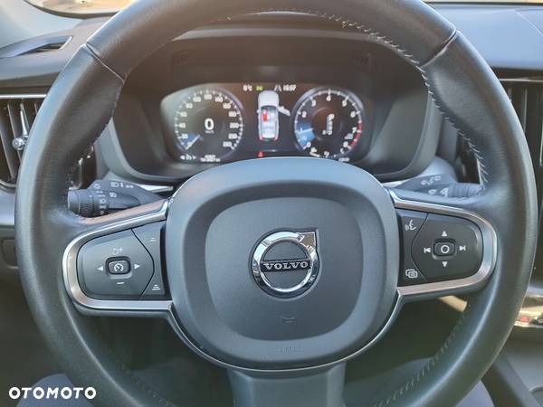 Volvo XC 60 T4 Momentum - 27