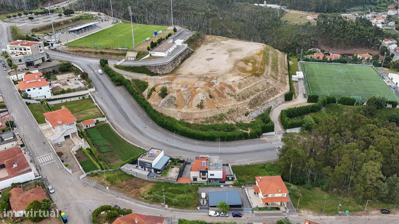 Terreno Urbano de 242m2 com viabilidade para construção de Moradia V3-25