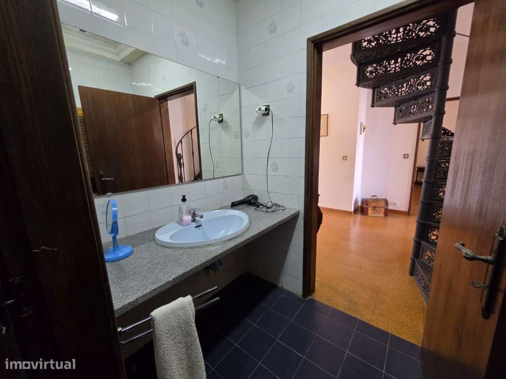 Moradia T5 com Garagem e Jardim | Centro de Elvas-20