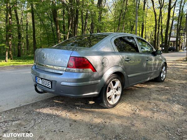 Opel Astra 1.7 CDTI Sedan Essentia - 10