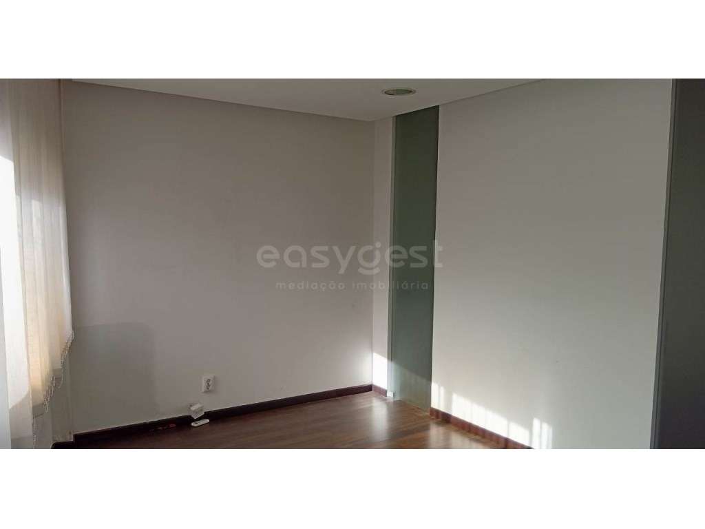 Escritório no10º andar do C. C. Dom Dinis em Leiria - Grande imagem: 4/14